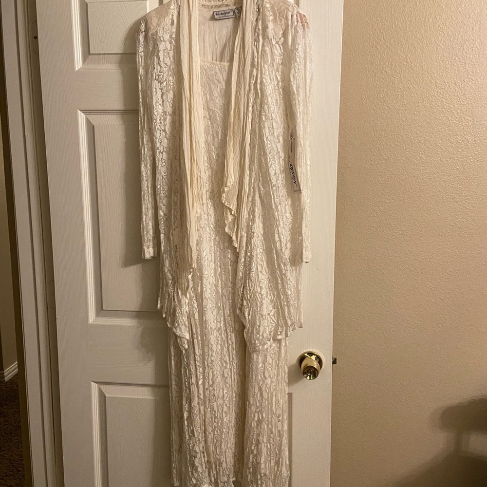 Nostalgia Cream Lace Wedding Dress